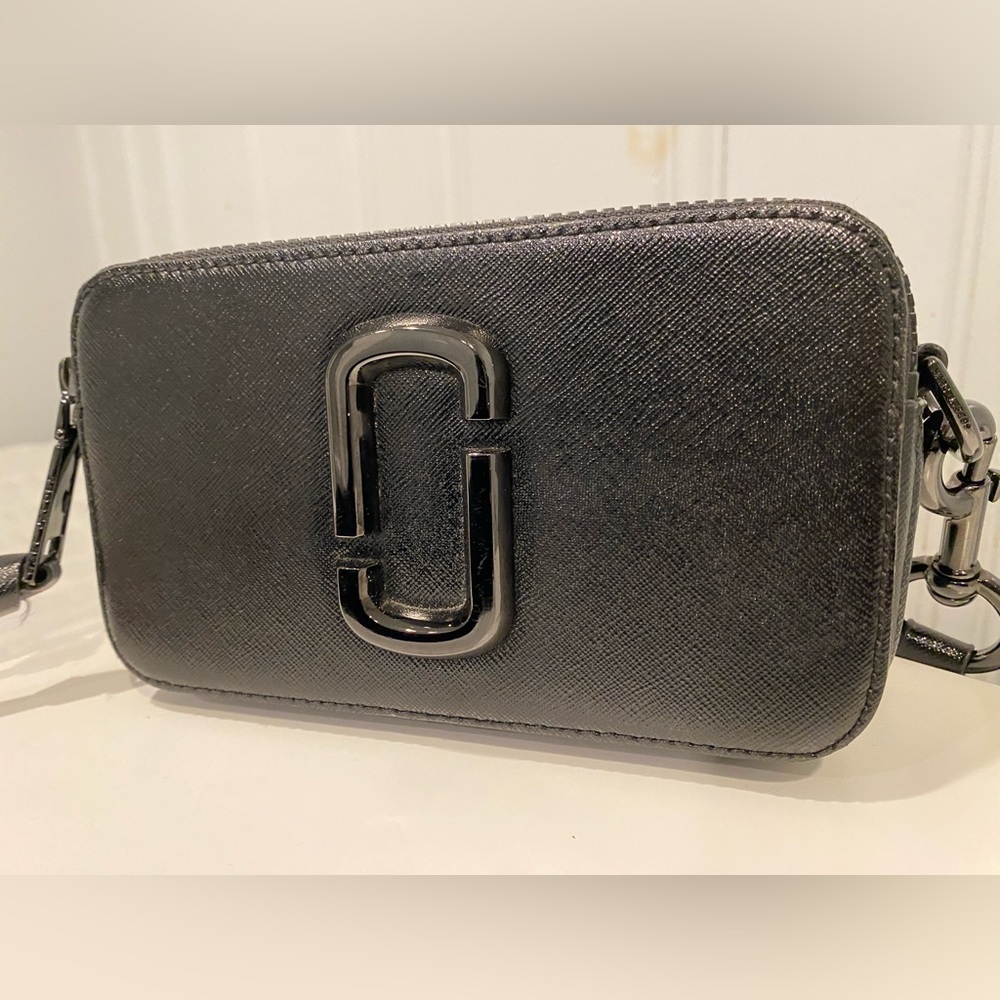 MARC JACOBS BLACK SNAP SHOT BAG